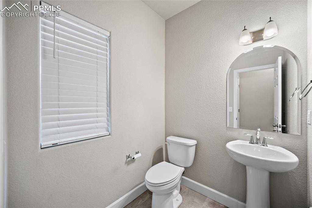 Image 15 of 32: Bathroom