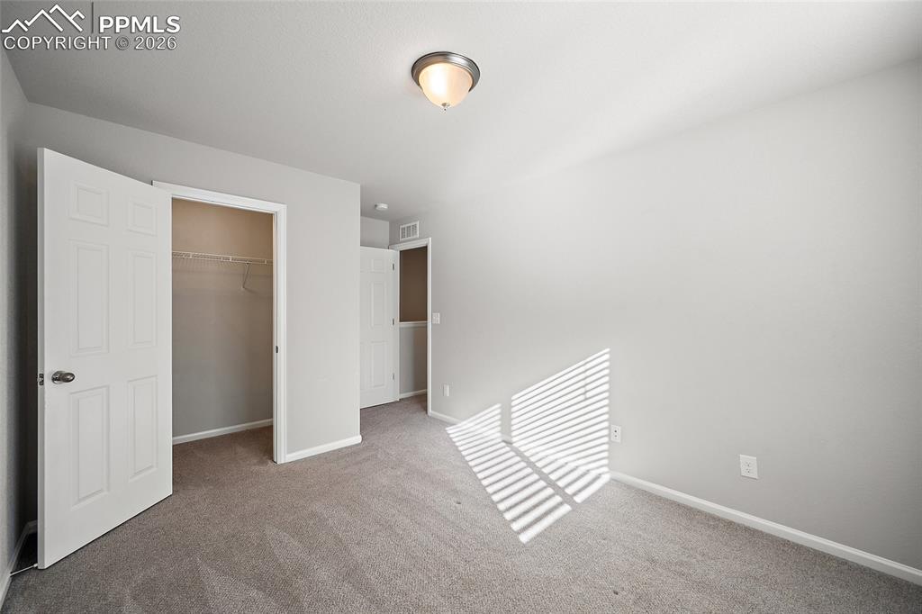 Image 18 of 32: Bedroom