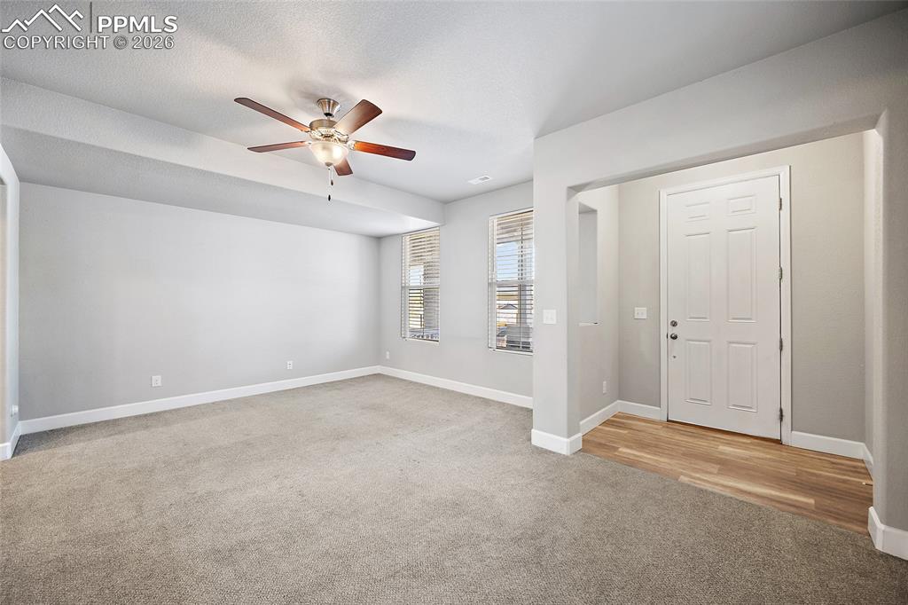 Image 4 of 32: Entry