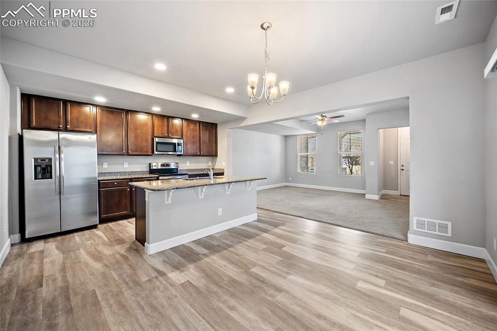 Image 9 of 32: Kitchen