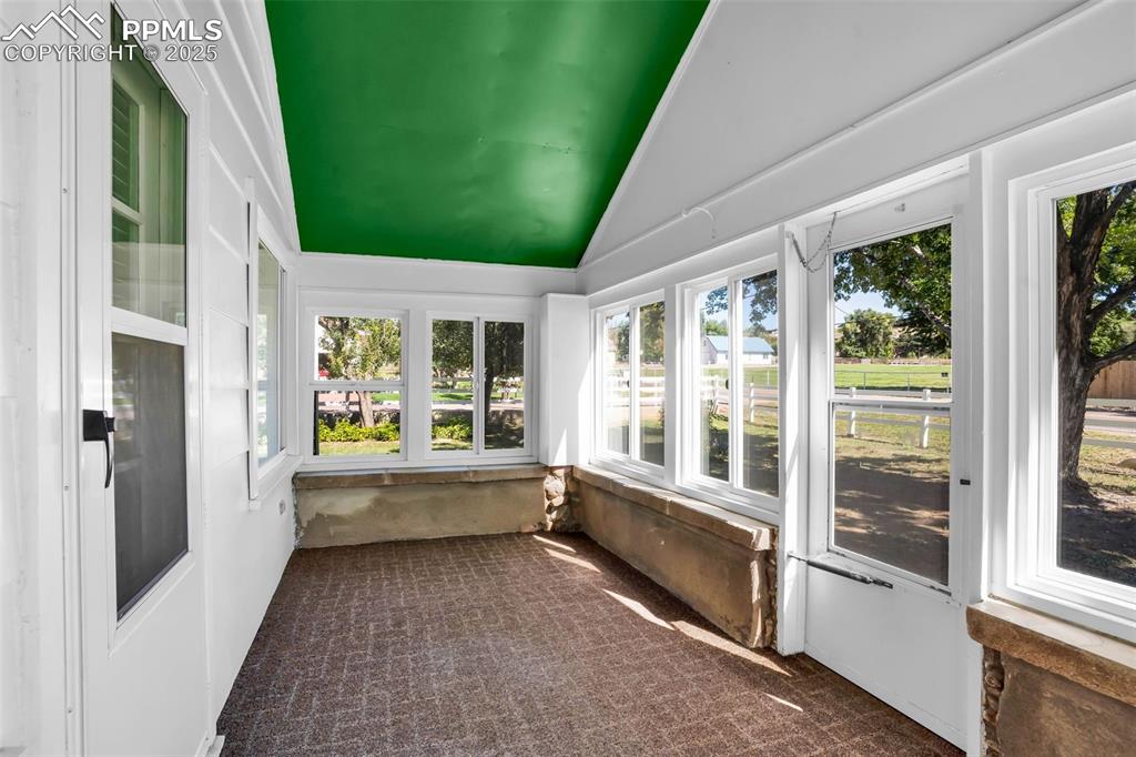 Image 15 of 39: Sun Room