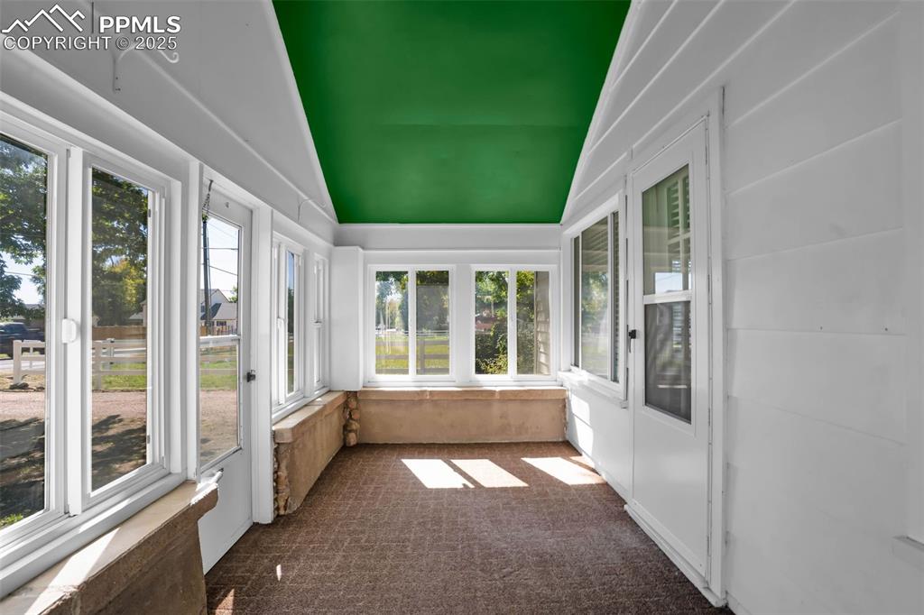 Image 16 of 39: Sun Room