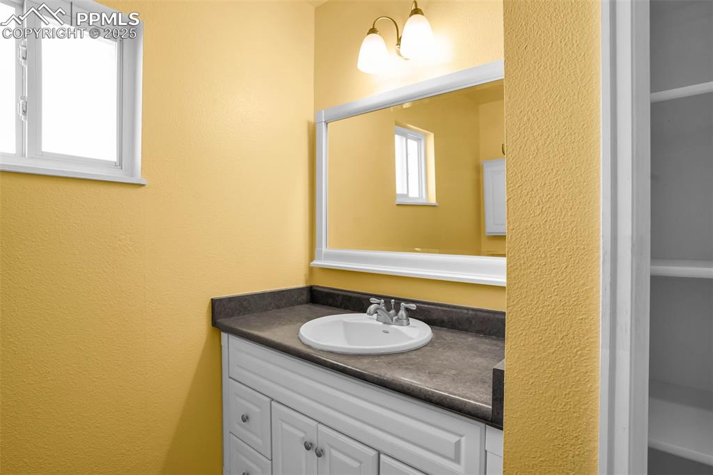 Image 24 of 39: Bathroom