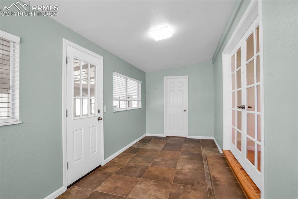 Image 29 of 39: Entry