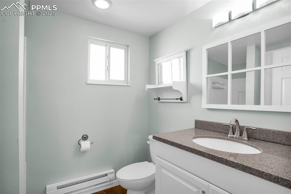 Image 30 of 39: Bathroom