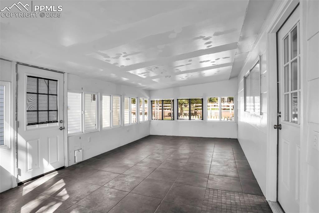 Image 31 of 39: Sun Room