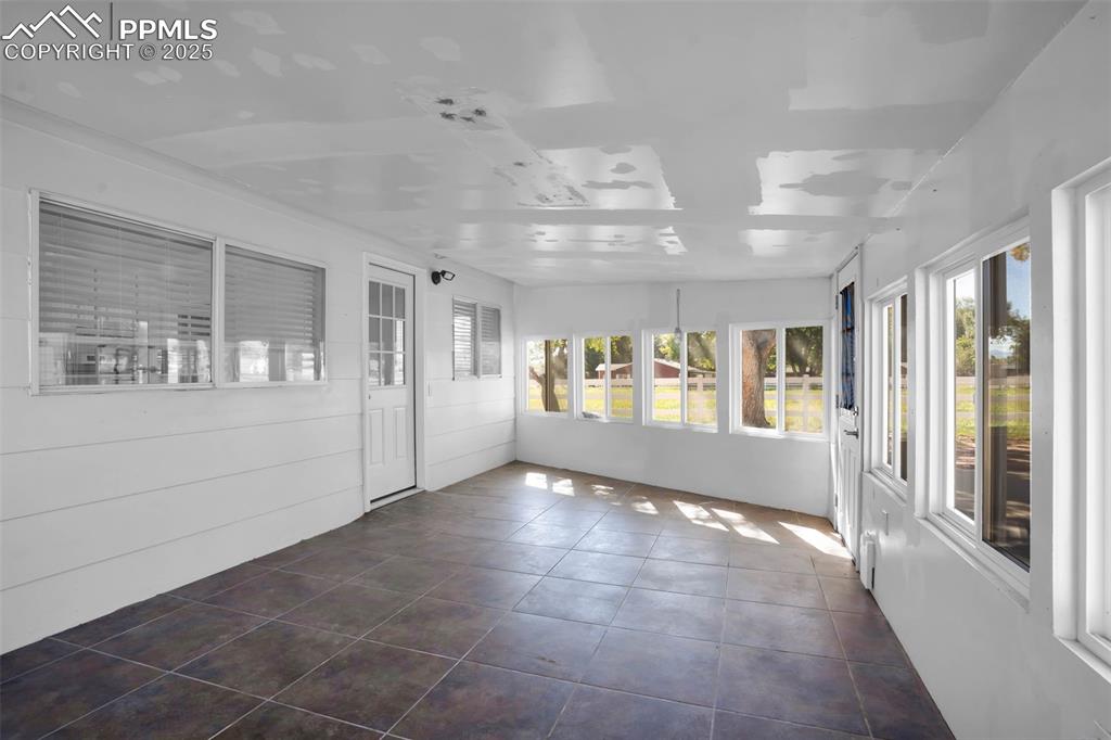 Image 32 of 39: Sun Room