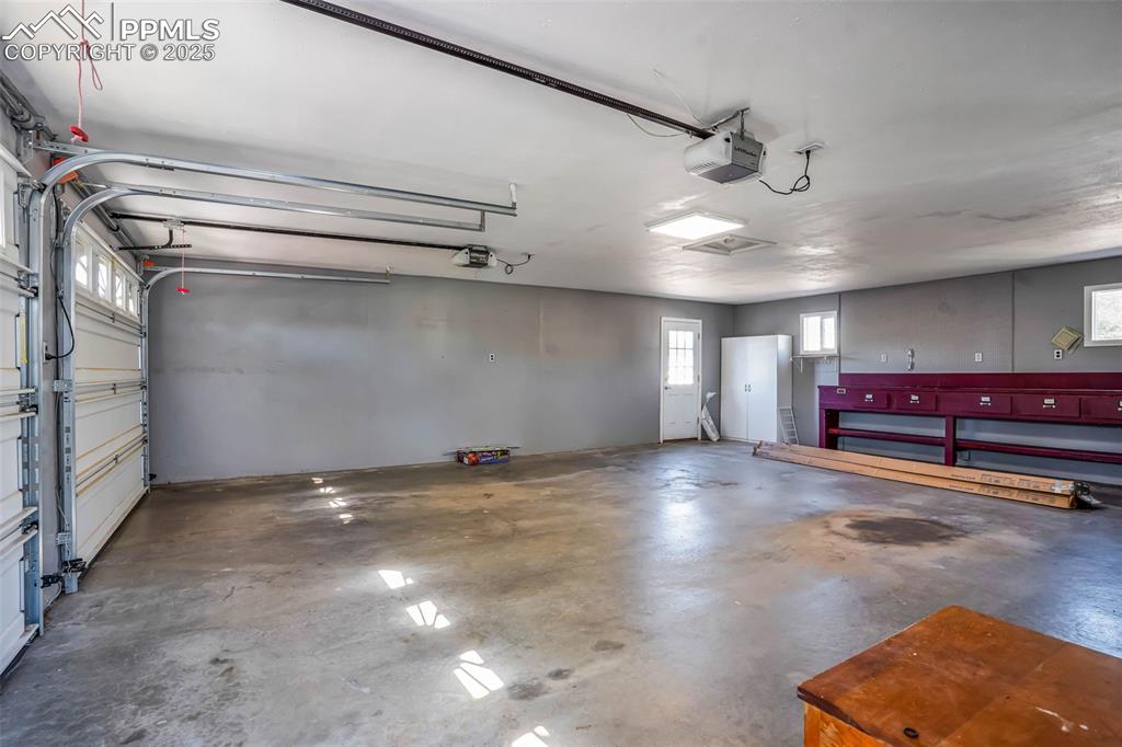 Image 38 of 39: Garage