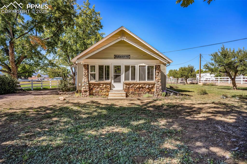 Image 4 of 39: Back of Structure