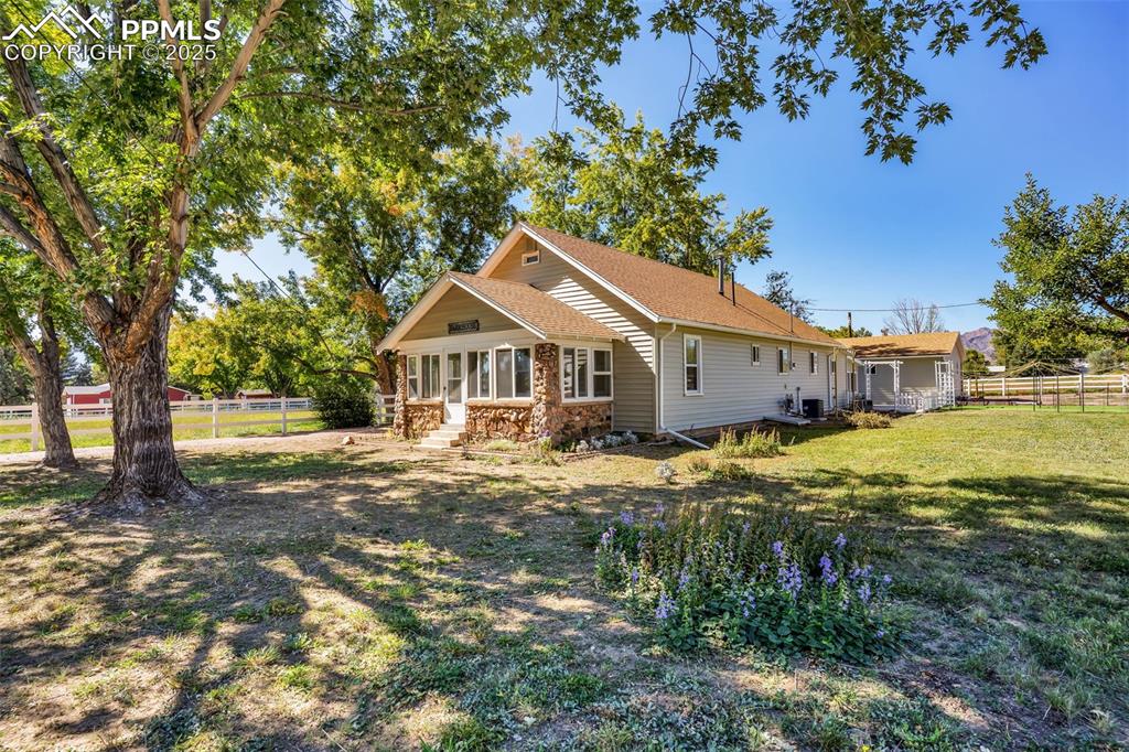 Image 5 of 39: Back of Structure