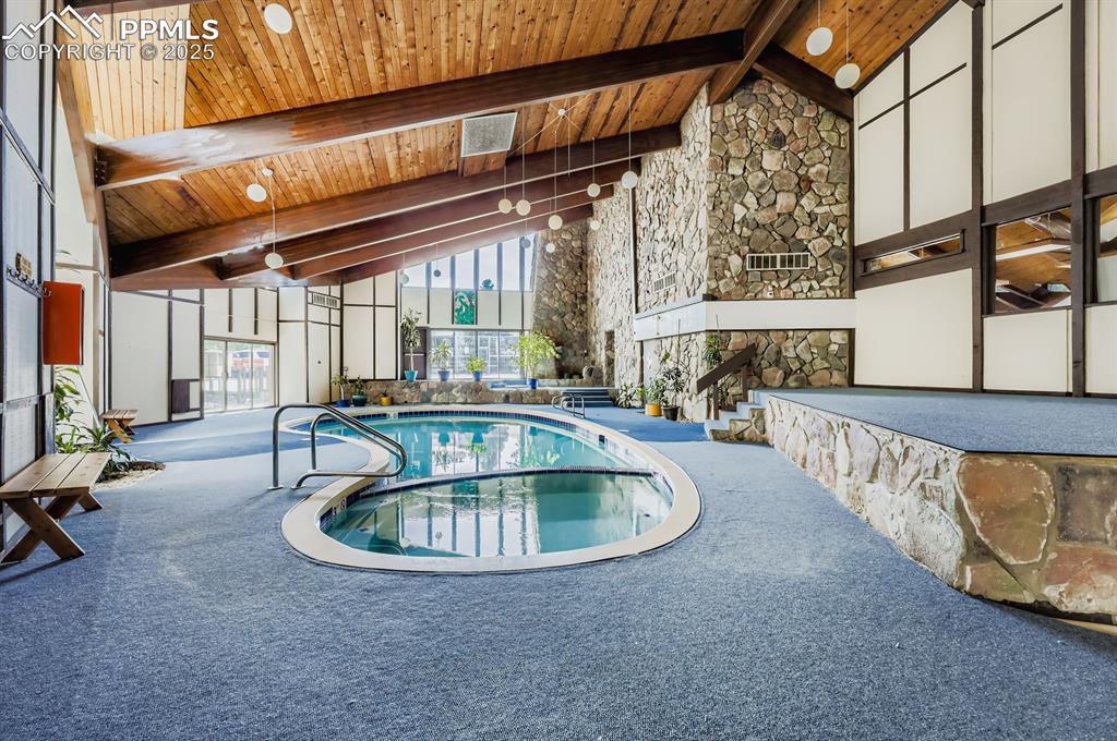 Image 13 of 17: Pool