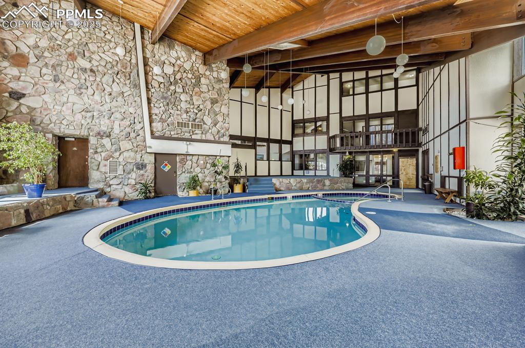 Image 14 of 17: Pool