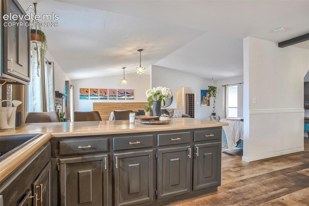 Image 12 of 50: Kitchen