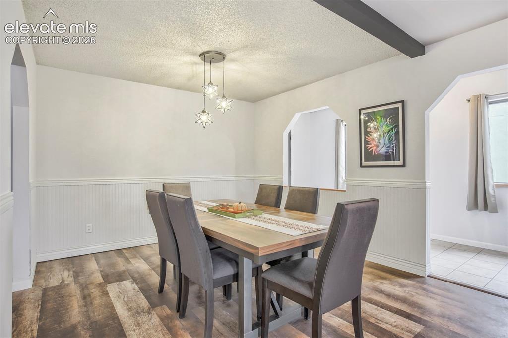 Image 13 of 50: Dining Area