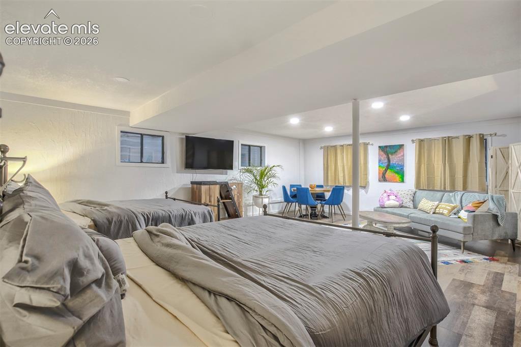 Image 43 of 50: Bedroom