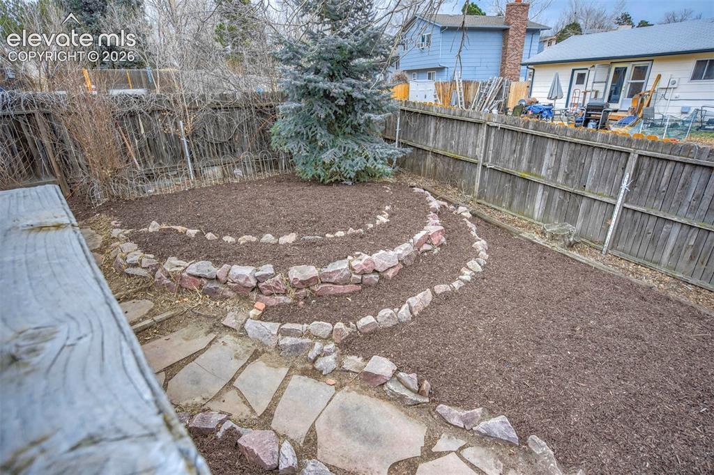 Image 50 of 50: Yard