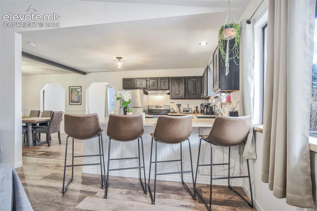 Image 8 of 50: Kitchen