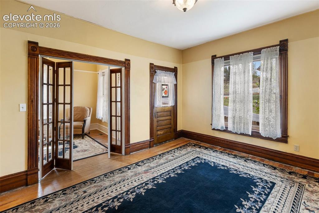 Image 10 of 27: Family Room