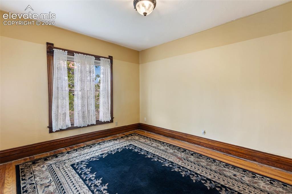Image 19 of 27: Family Room
