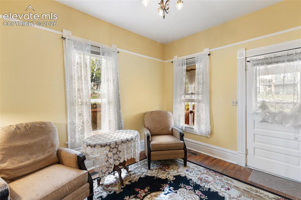 Image 5 of 27: Living Room