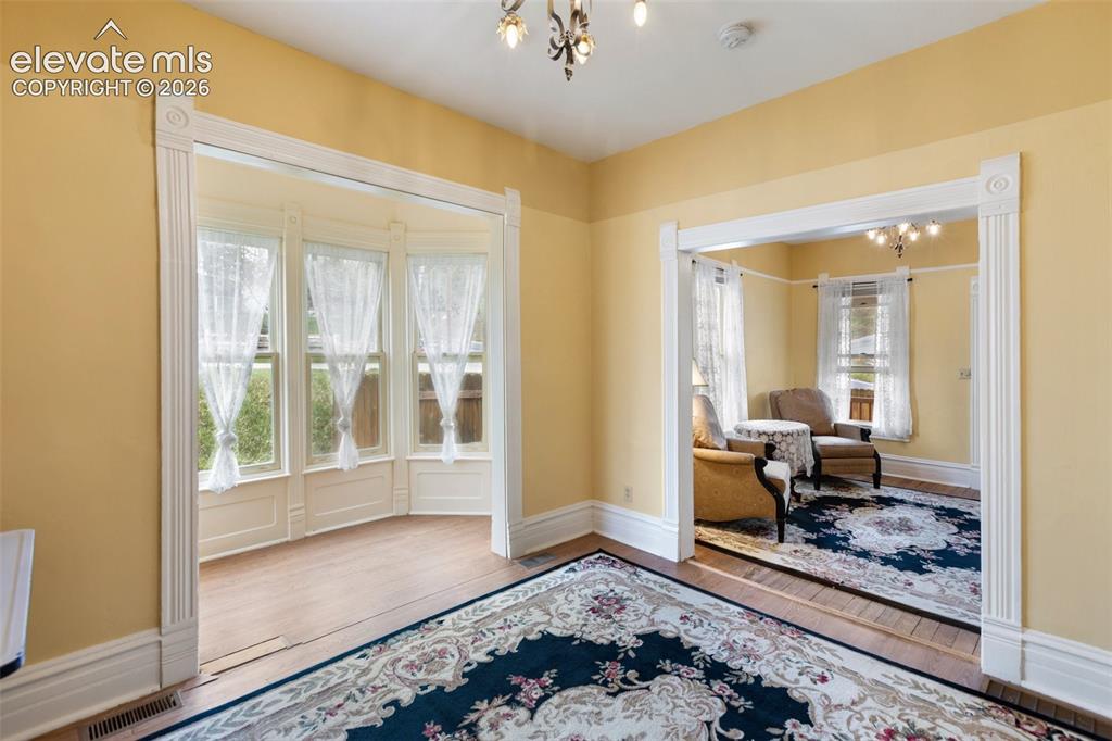 Image 6 of 27: Dining Room