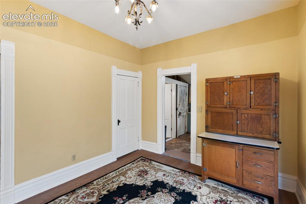 Image 9 of 27: Dining Room