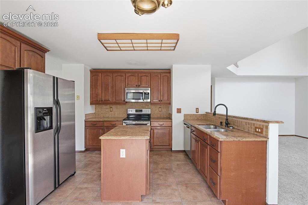 Image 10 of 42: Kitchen