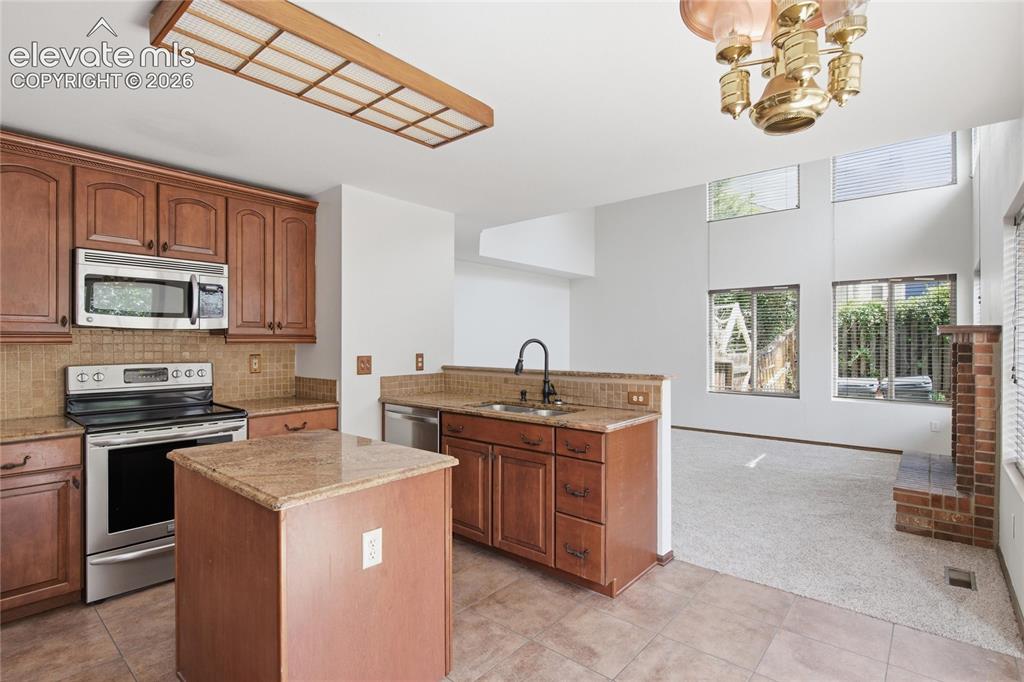 Image 11 of 42: Kitchen