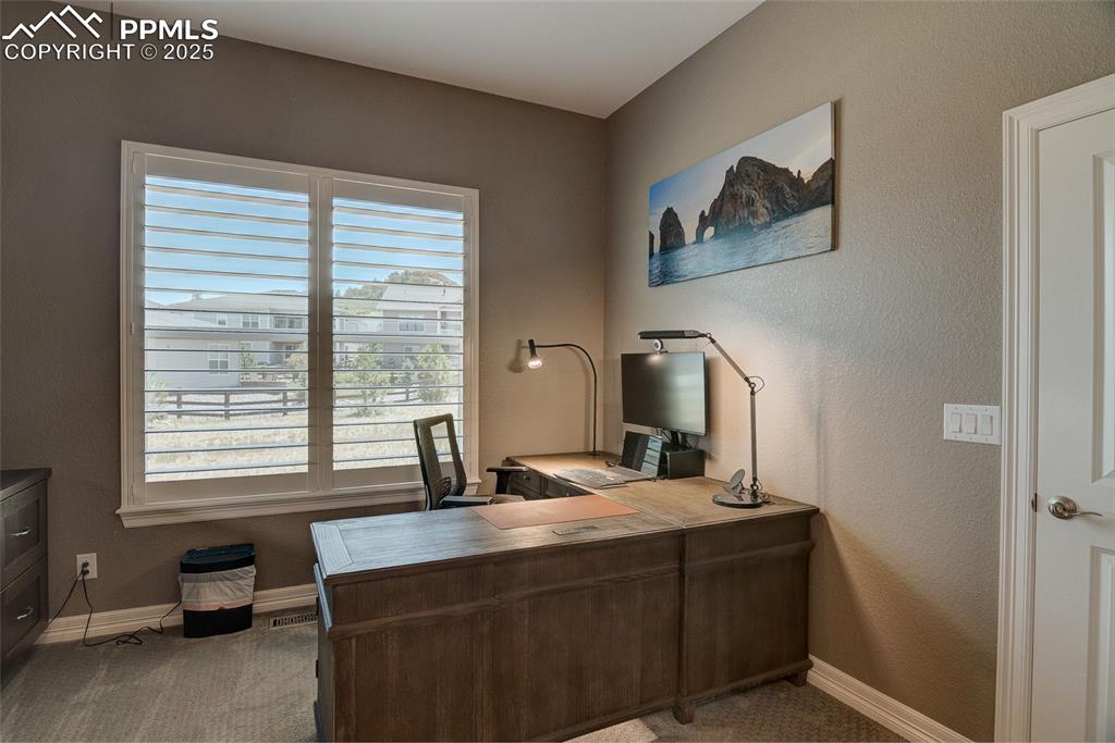 Image 17 of 46: Office