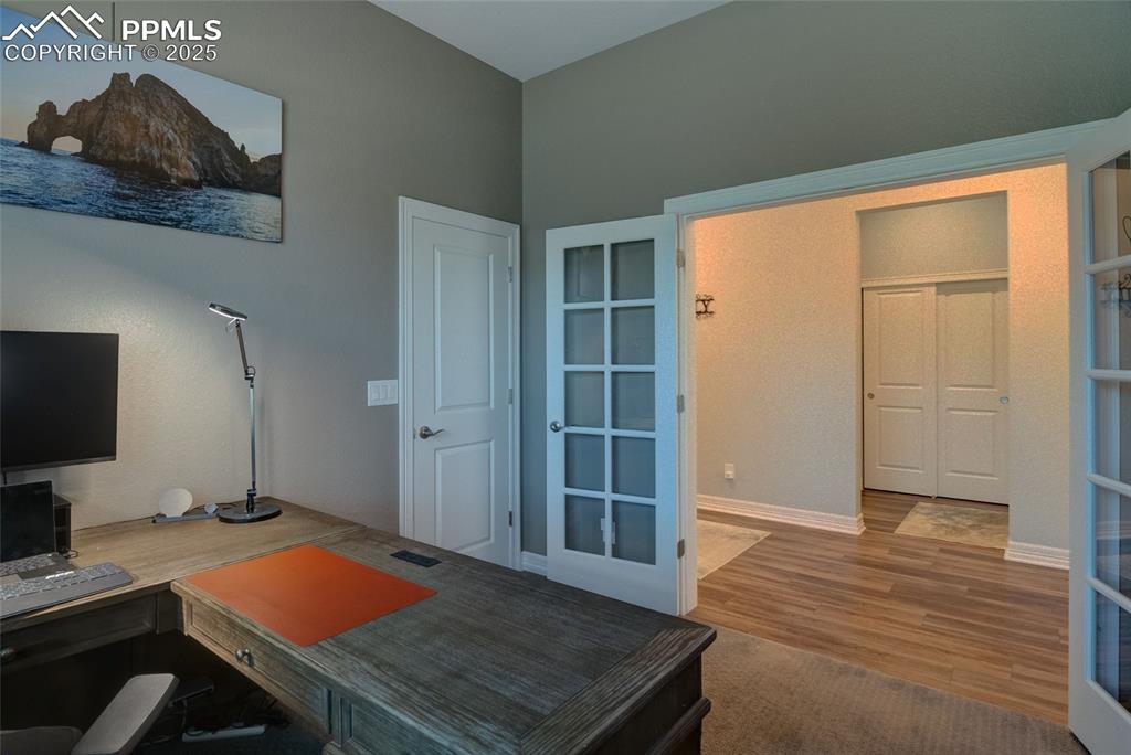 Image 18 of 46: Office