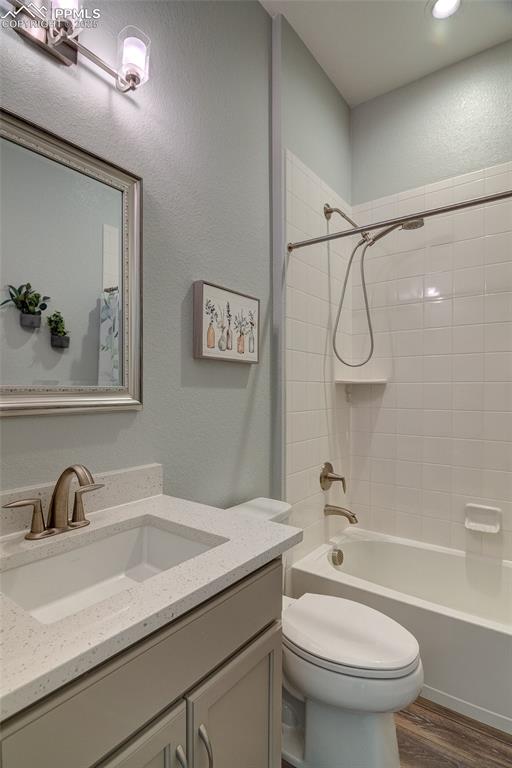 Image 20 of 46: Bathroom