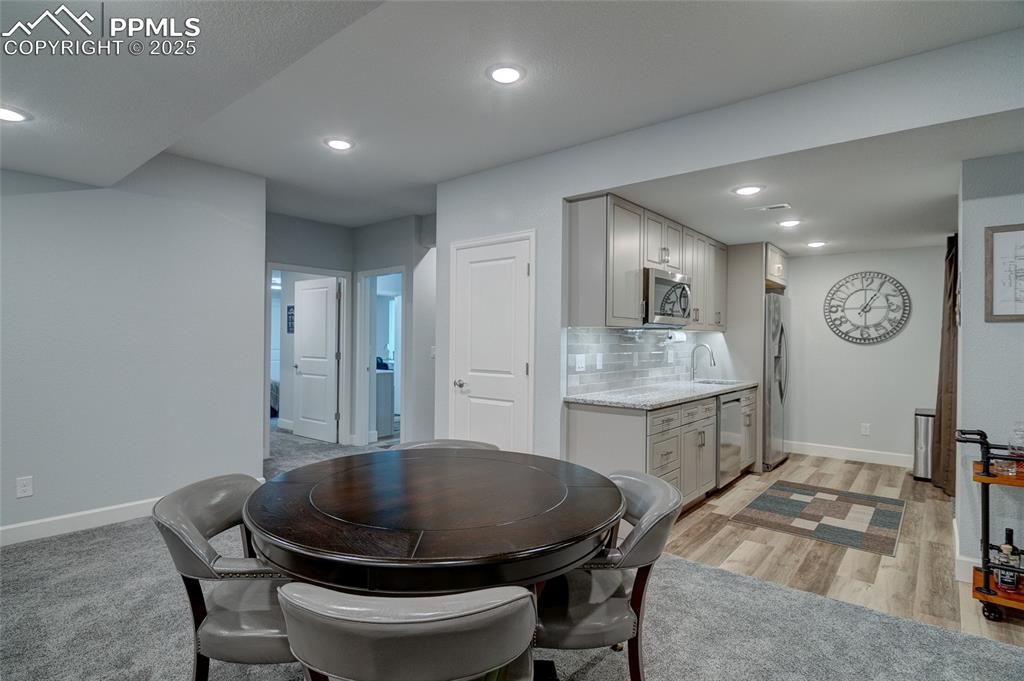 Image 29 of 46: Dining Area