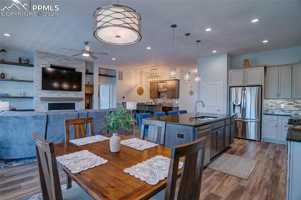 Image 5 of 46: Dining Area