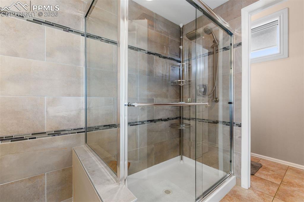 Image 10 of 34: Bathroom