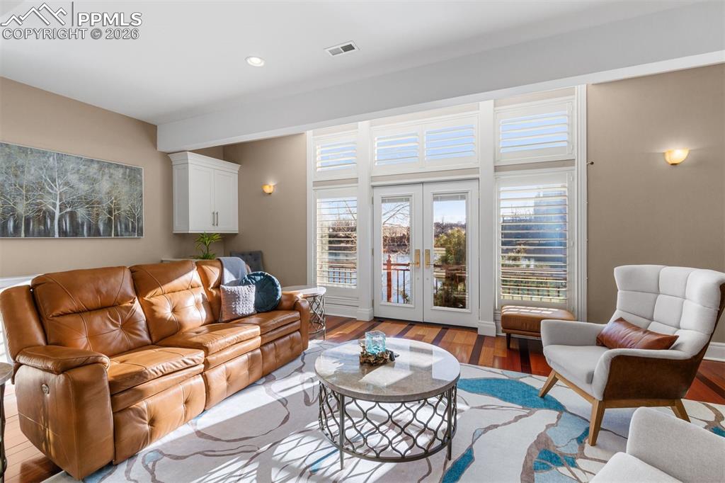 Image 17 of 34: Living Room