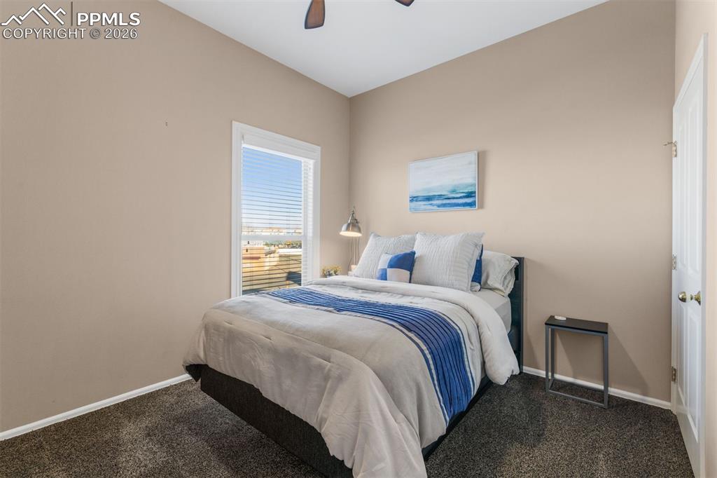 Image 21 of 34: Bedroom