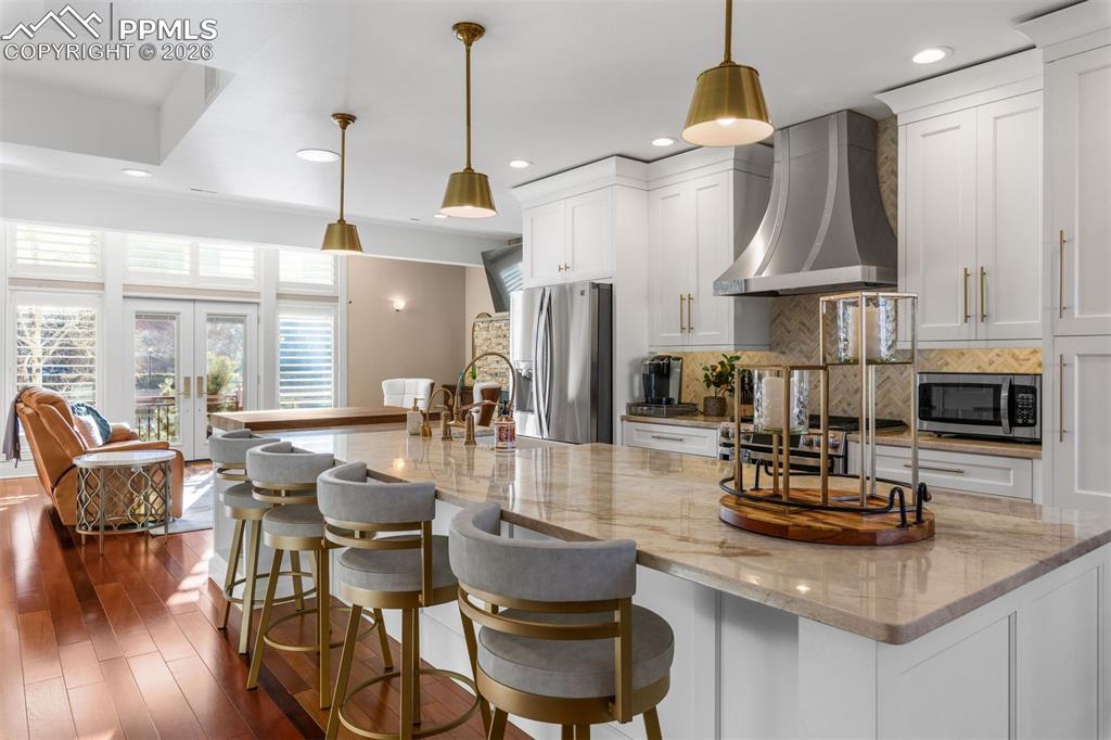 Image 3 of 34: Kitchen