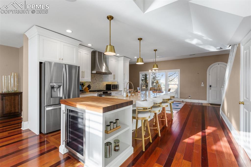 Image 4 of 34: Kitchen