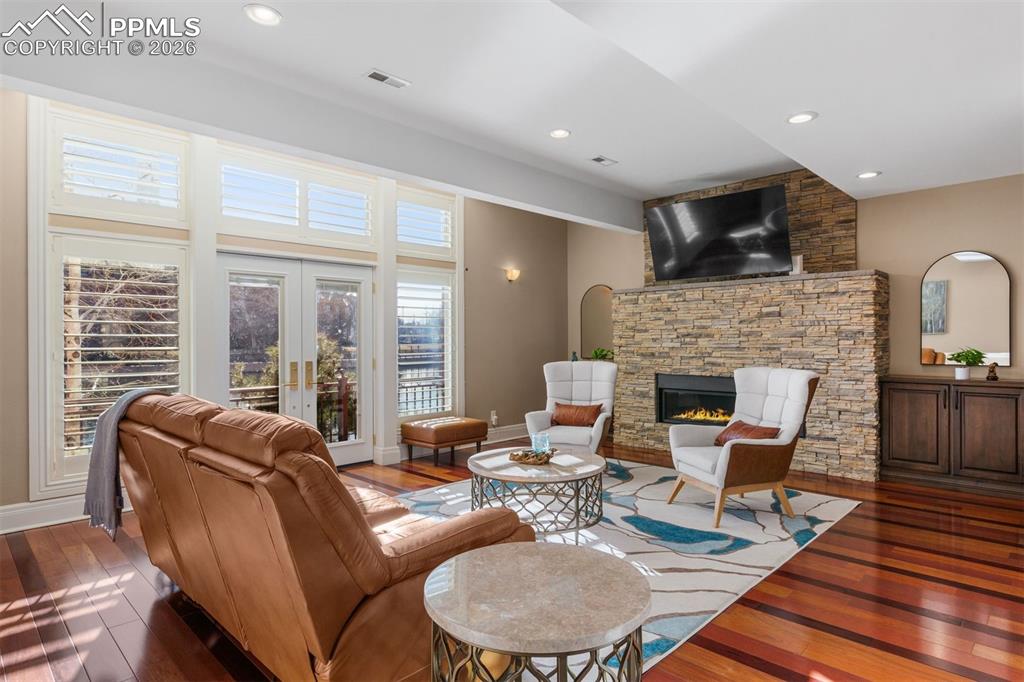 Image 6 of 34: Living Room