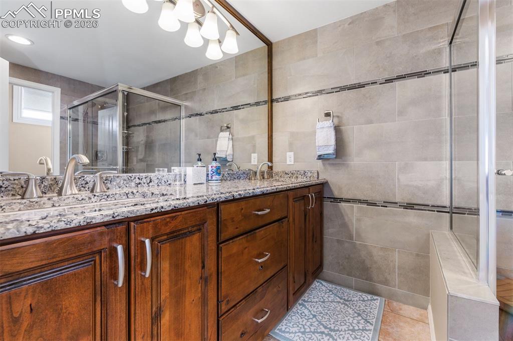 Image 9 of 34: Bathroom