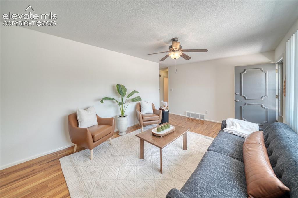 Image 15 of 40: Living Room
