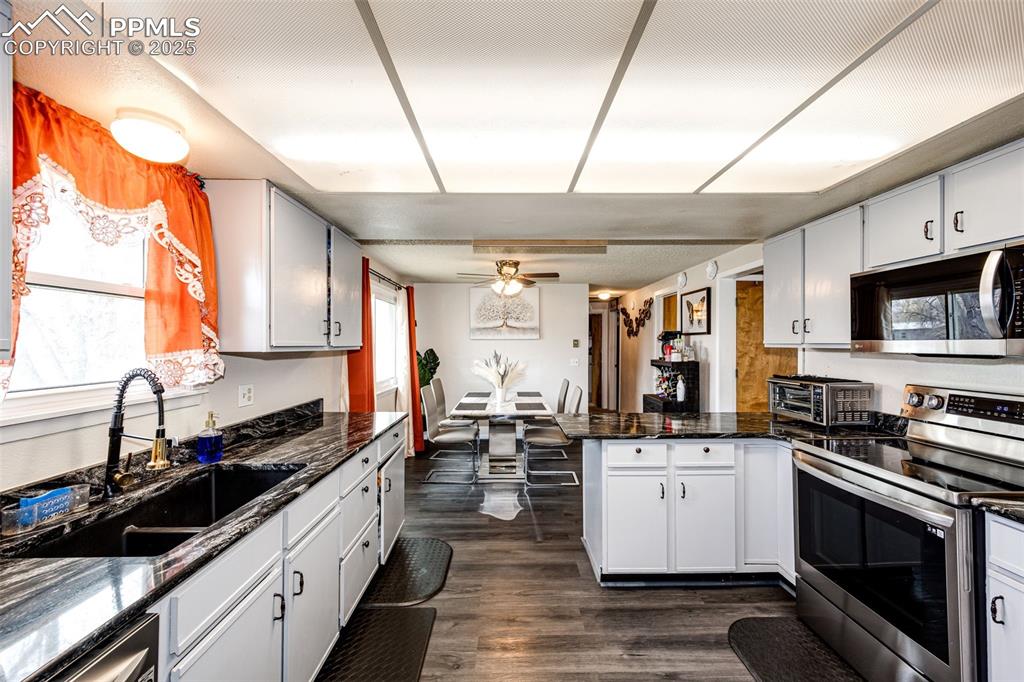 Image 14 of 26: Kitchen