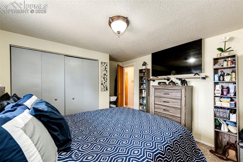 Image 16 of 26: Bedroom