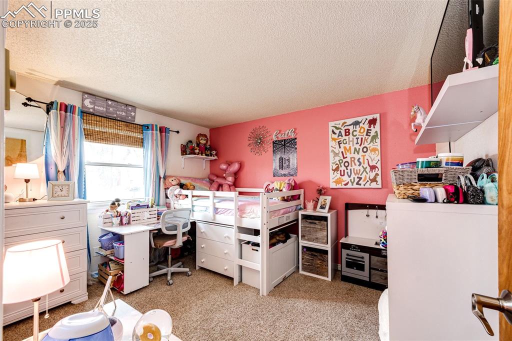 Image 19 of 26: Bedroom