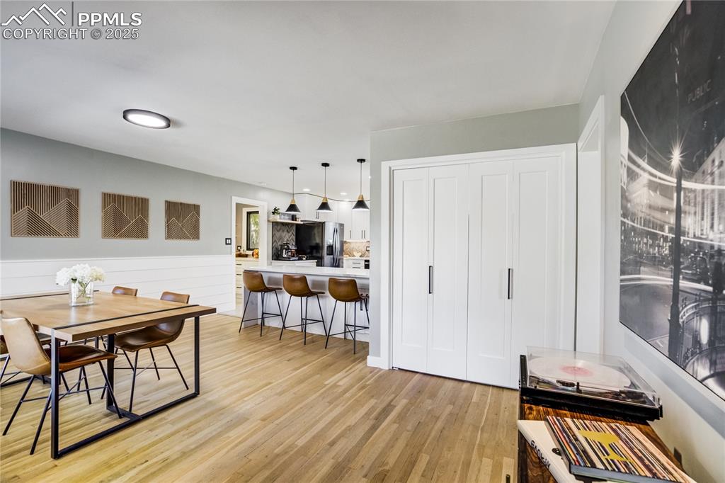 Image 10 of 46: Dining Area