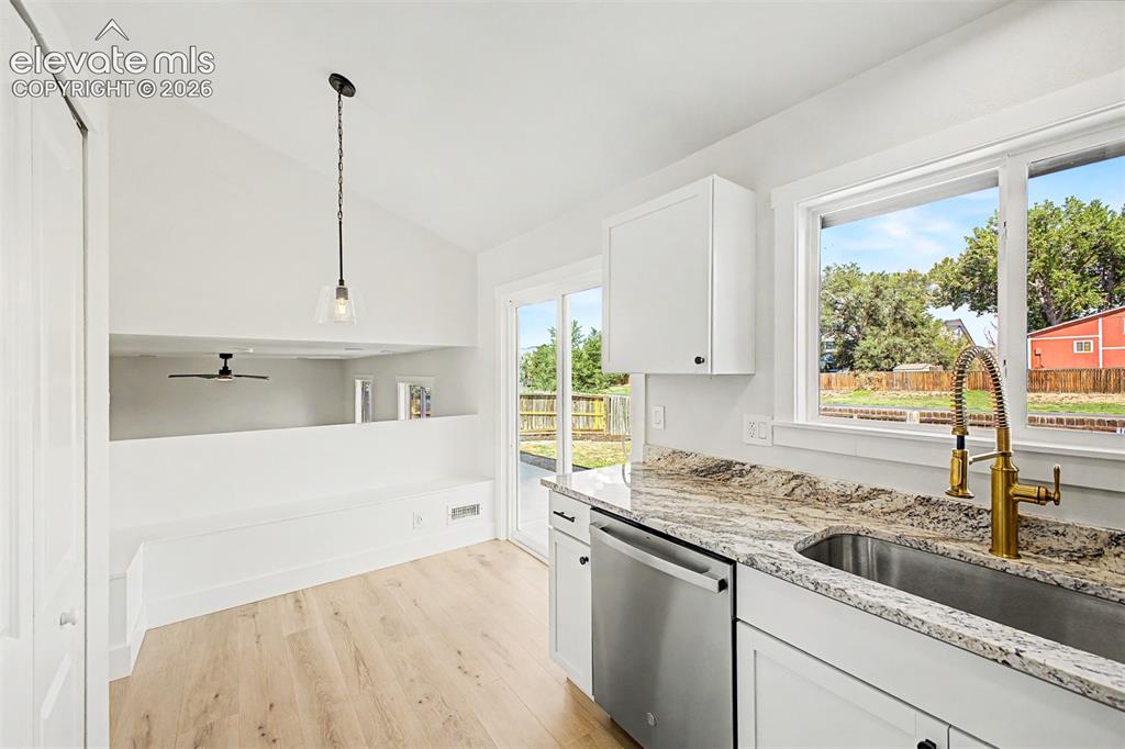 Image 9 of 29: Kitchen