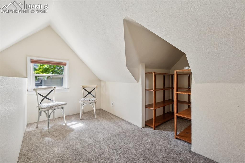 Image 16 of 29: Bedroom