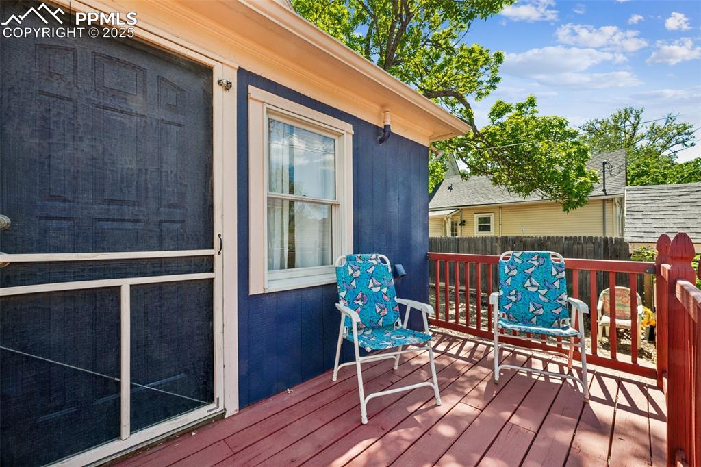 Image 20 of 29: Deck