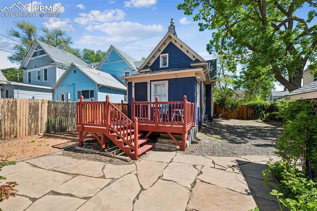 Image 25 of 29: Back of Structure