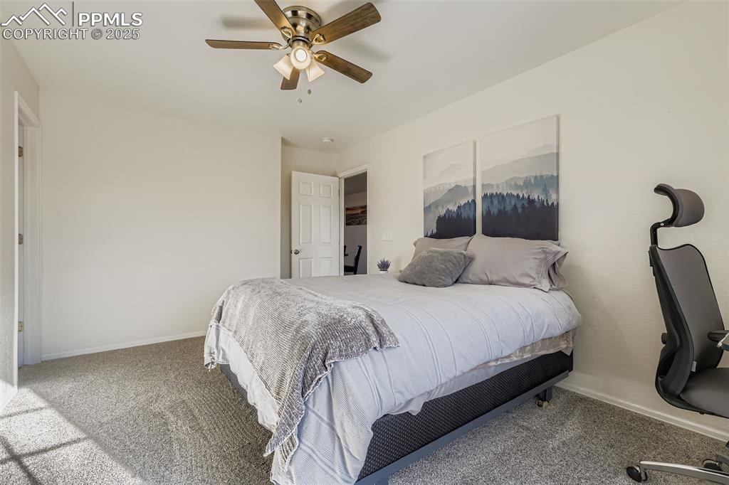 Image 11 of 17: Bedroom